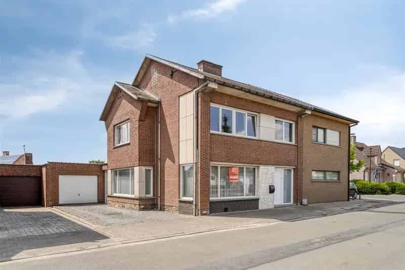 Woning met garage te Eine