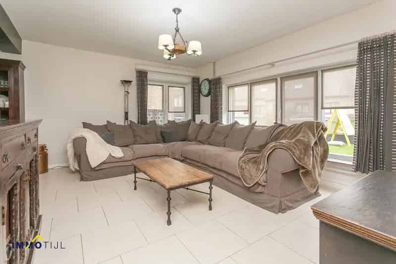 Vrijstaande woning te Opwijk met tuin garage en carport