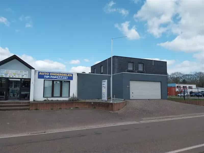 TE HUUR: Handelspand met ruim magazijn op gunstige locatie in Heusden!