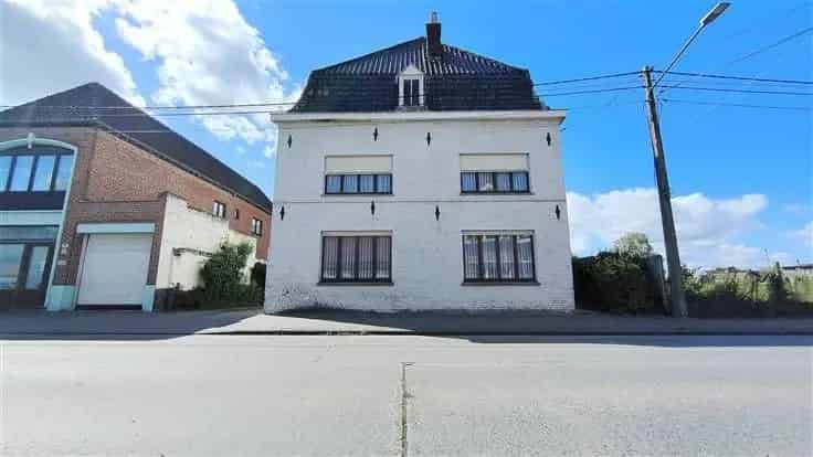 Huis Te Koop Kain - Grote Familiewoning met Dubbele Ingang