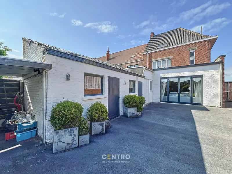 Huis te koop Torhout 240m² met commerciële ruimte en dubbele garage