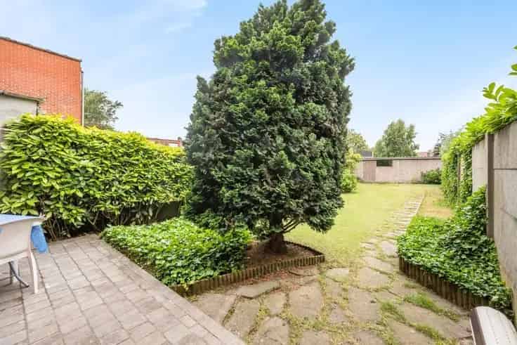 Huis Te Koop Aartselaar: Op te frissen woning met tuin en garage
