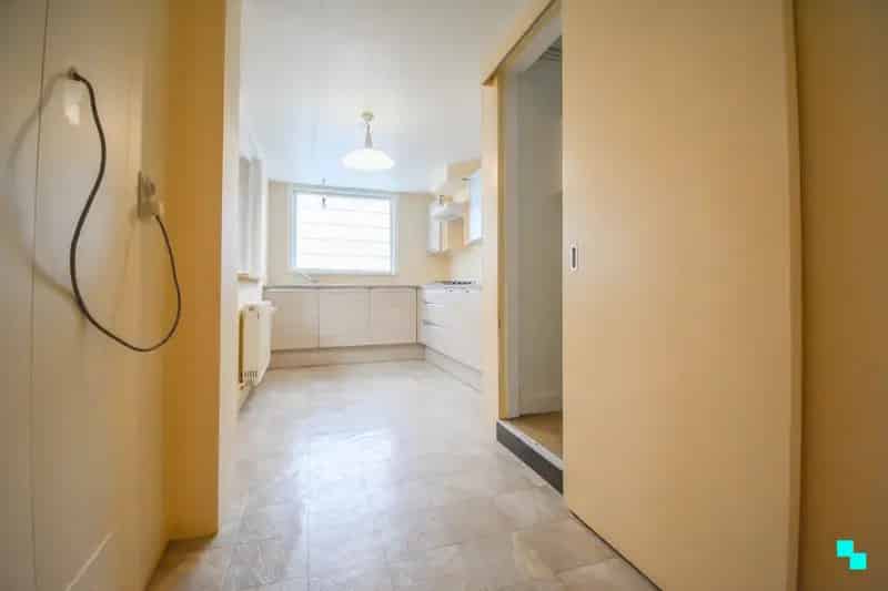 Licht te renoveren HOB 2 slaapkamers 143m² Lichtervelde