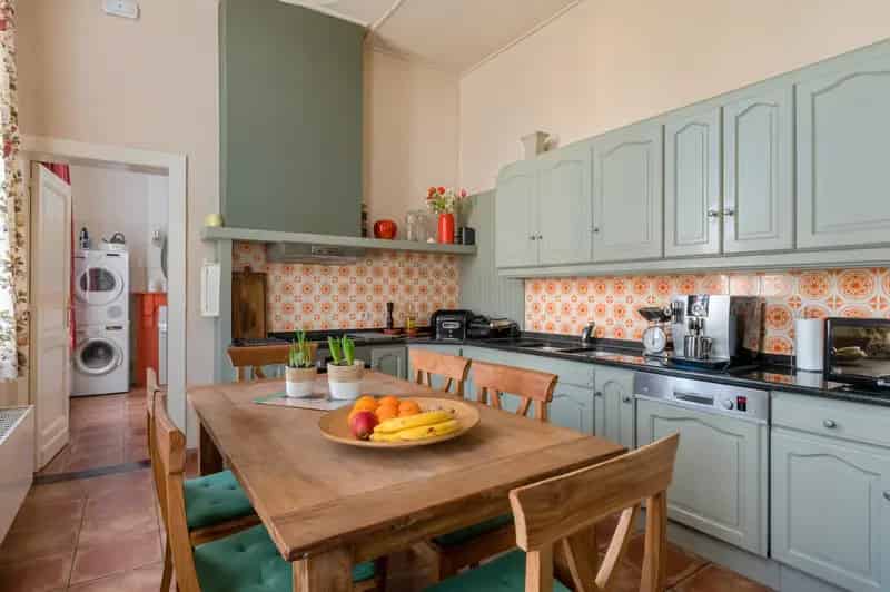 Herenwoning te huur Essen: Authentieke villa met conciërgewoning