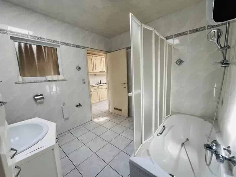 Huis te huur: 3 slaapkamers, garage, uitweg