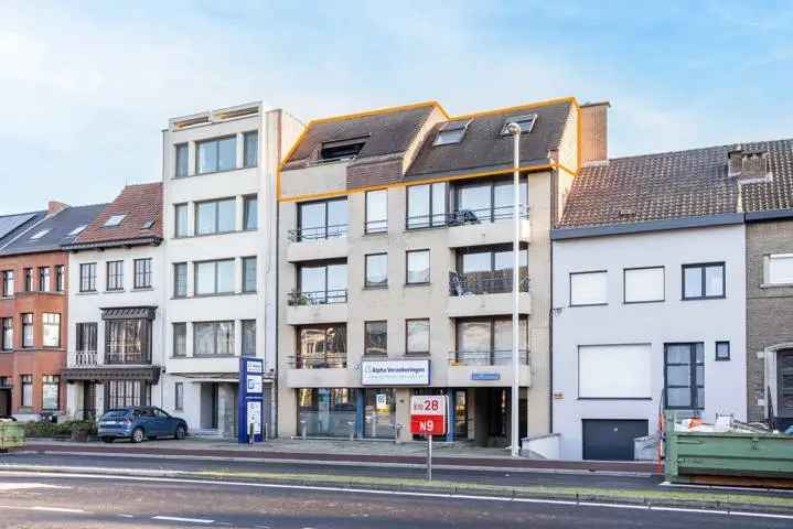 Penthouse te koop met opbrengsteigendom in het centrum van Aalst