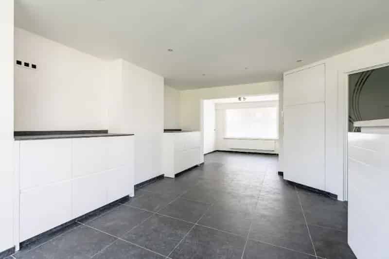 Gerenoveerde halfopen bebouwing 4 slaapkamers tuin veranda