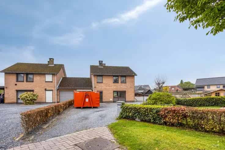 Ruime Halfopen Bebouwing met 4 Slaapkamers te Dilsen-Stokkem