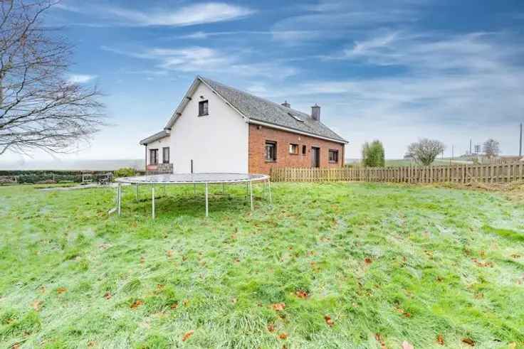 Huis Te Koop Ardennen: Bungalow met Uitzicht en Grote Kelder