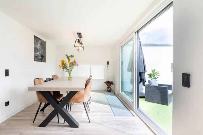 Instapklare Hoekwoning 3 Slaapkamers Garage Tuin
