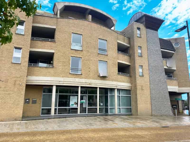 Handelsgelijkvloers 433m² 3 Parkings Kelder Topligging