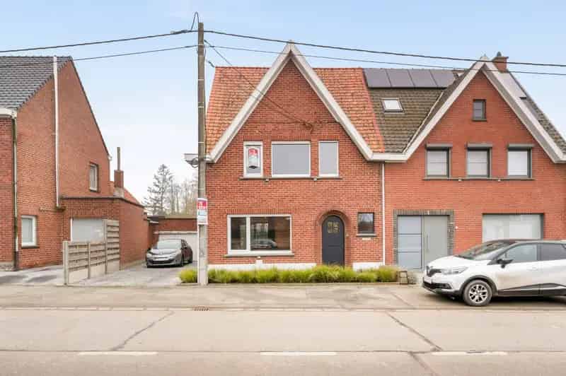 Goed onderhouden HOB 3 slaapkamers 2 badkamers Grote tuin