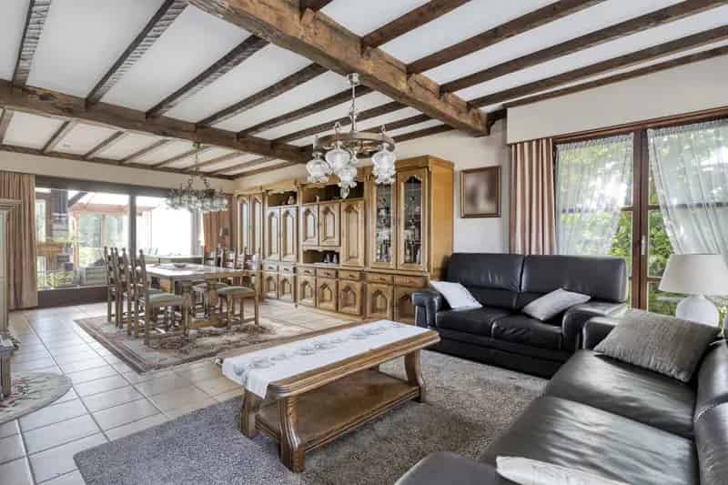 Ruime Vrijstaande Woning met Potentieel te Koop