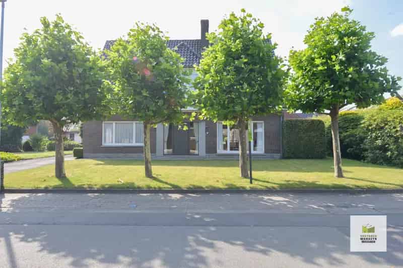 Huis te huur Wingene: 3 slaapkamers, praktijkruimte 114m2, grote tuin