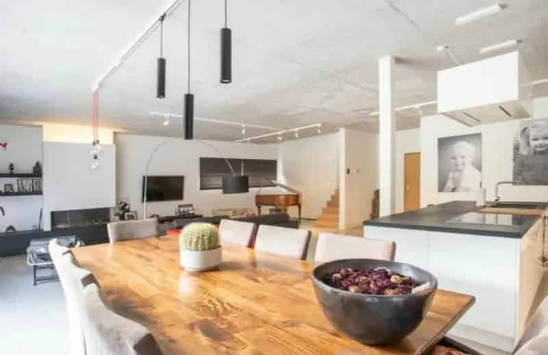 Huis te koop: Moderne woning met bijgebouwen en zwemvijver