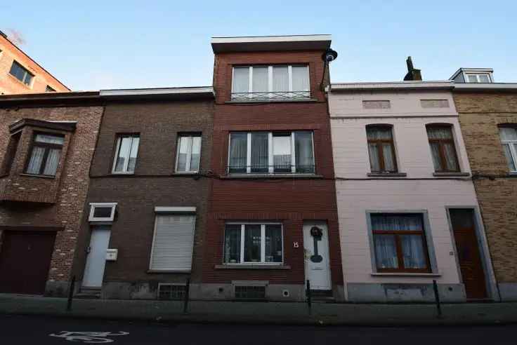 Huis te koop opbrengstwoning met twee wooneenheden