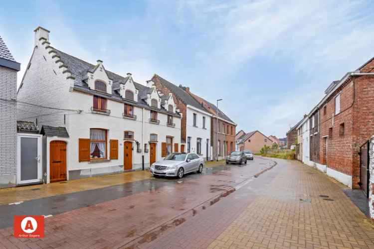 Woning met 5 slaapk. + dubbele garage (achteraan bereikbaar)