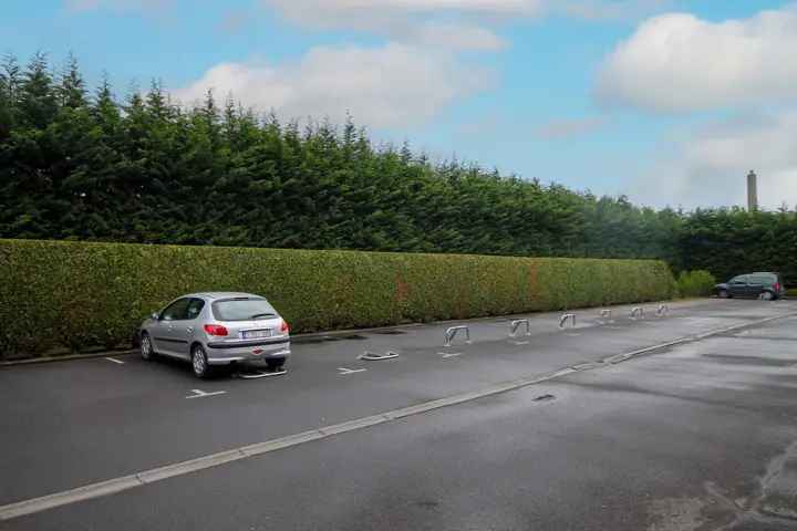 Te koop openlucht parkeerplaats met parkeerbeugel in Harelbeke