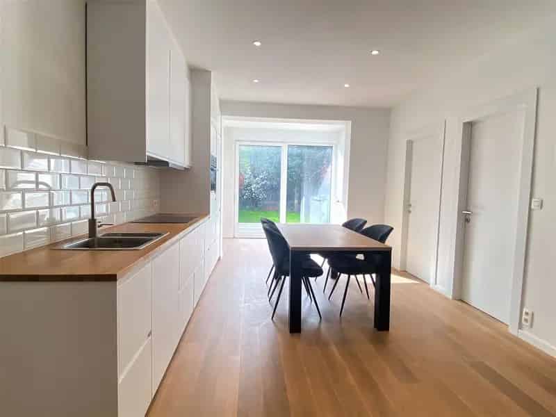 Instapklaar gelijkvloersappartement met tuin