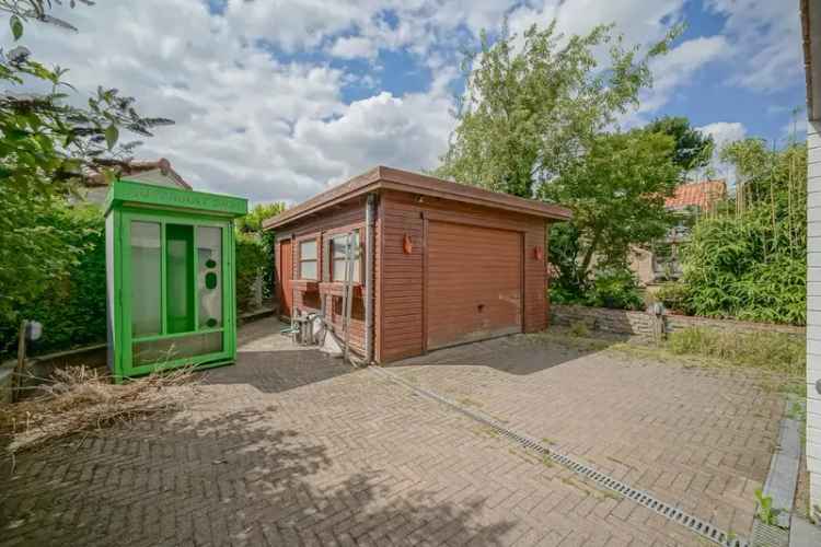 Te koop bungalow met potentieel in Oudenburg met grote garage