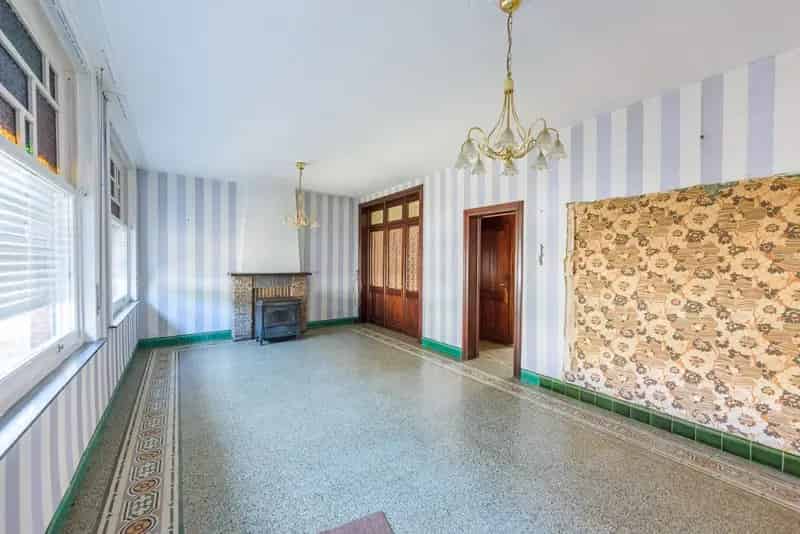Huis te koop: Karaktervolle woning te renoveren met veel potentieel