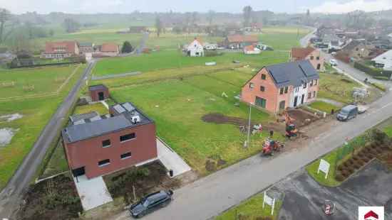 Bouwgrond te koop voor halfopen bebouwing in Oostrozebeke met tuin en 6% BTW