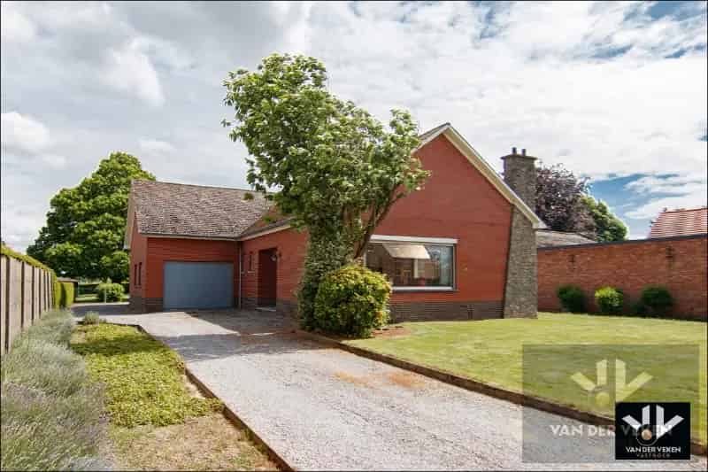 Huis te koop met veel potentieel in landelijke omgeving