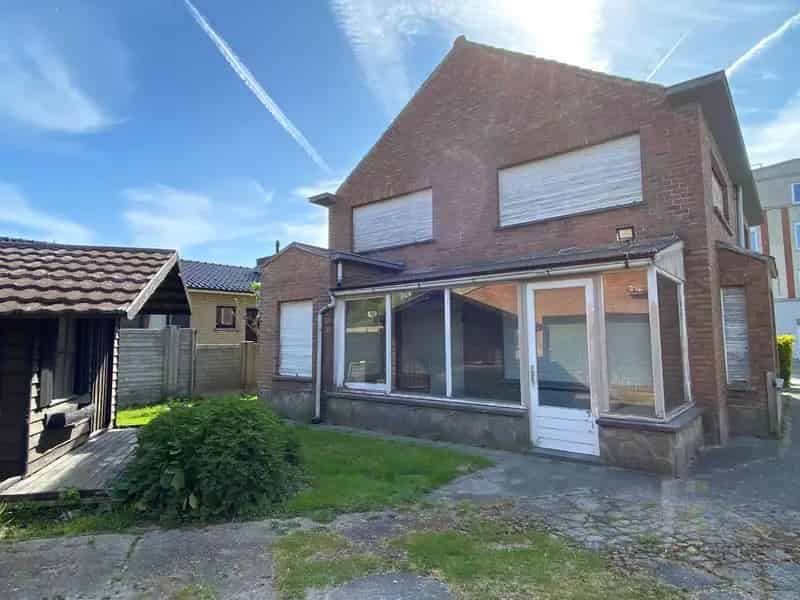 Huis te huur Stene Oostende: Vrijstaande woning met loods