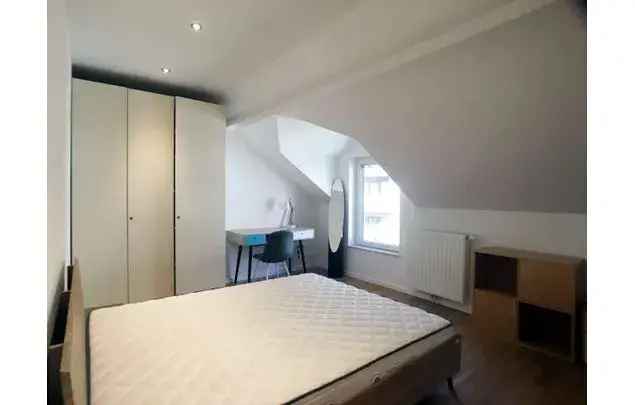 Kamer van 170 m² in Schaerbeek - Schaarbeek