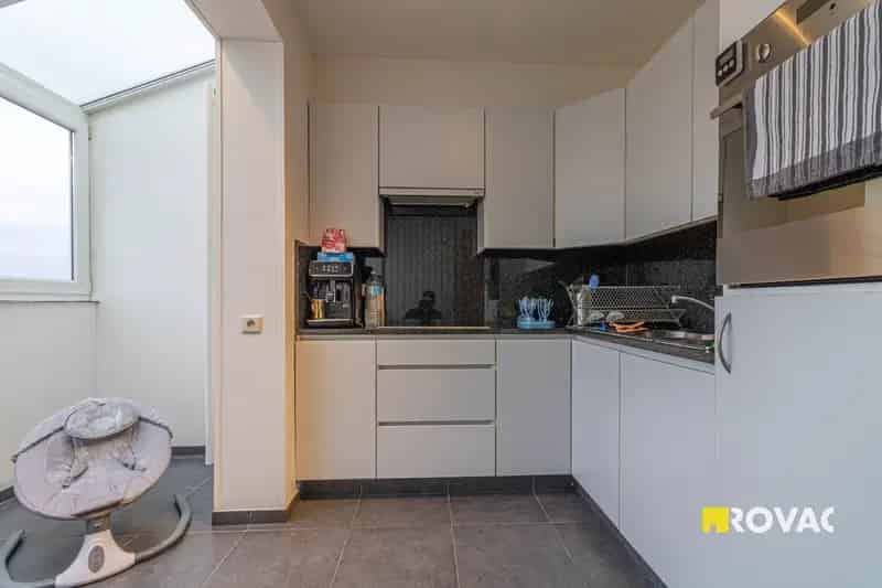Appartement te koop Roeselare: Instapklaar 1 slaapkamer met terras
