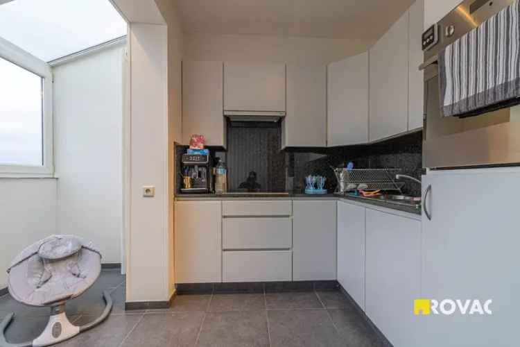 Appartement te koop Roeselare: Instapklaar 1 slaapkamer met terras