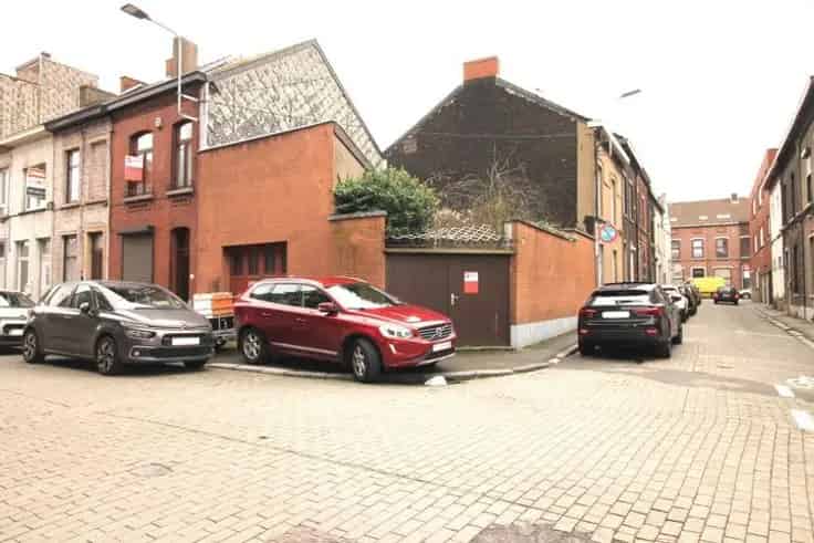 Huis Te Koop Charleroi: Gezellige woning met garage en terras