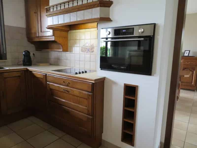 Gezinswoning 3 slaapkamers Rustige omgeving 10a perceel