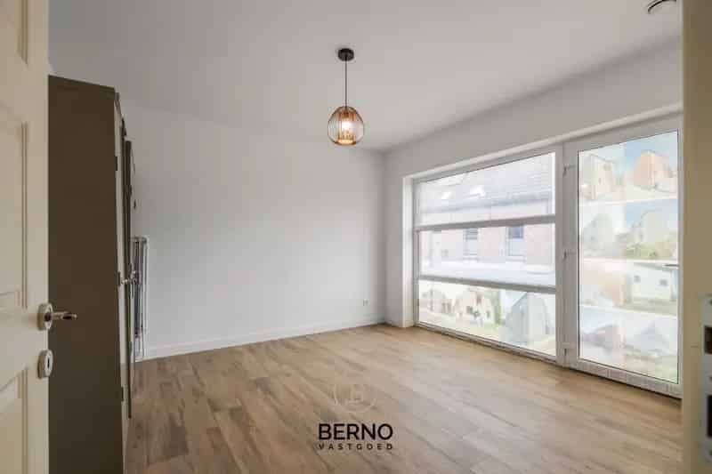 Nieuwbouw woning ruime garage tuin