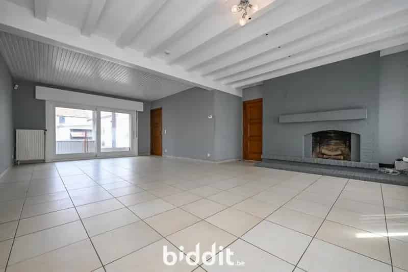 Ruime woning met loods en bijgebouw te Ninove