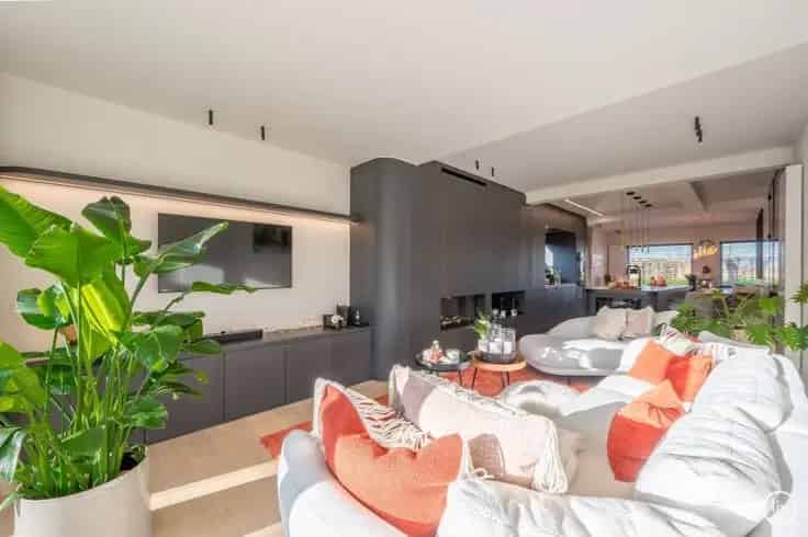 Huis Te Koop Knokke: Gerenoveerde Villa met Zwembadvergunning