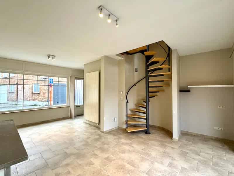 Huis te koop met 2 slaapkamers en stadskoer nabij 't Zand