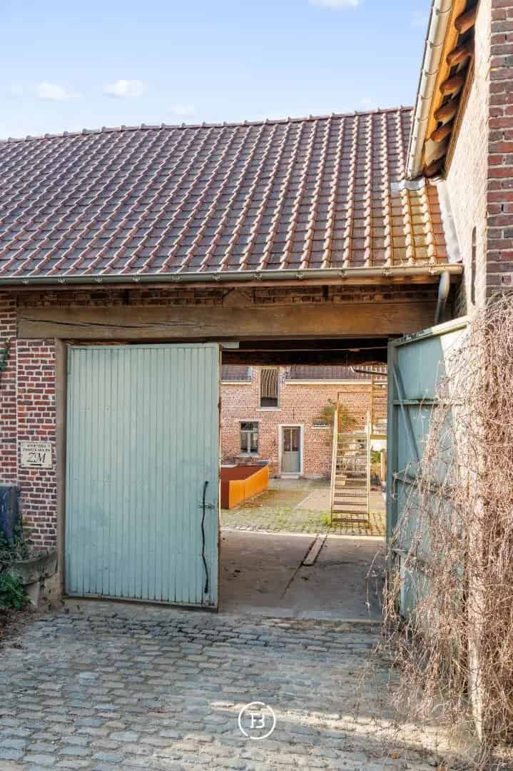 Vierkantshoeve te koop Pajottenland 16 hectare