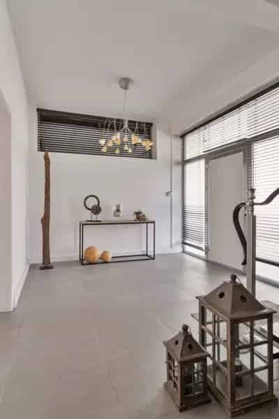 Bel-etage woning met magazijn te koop Wakken