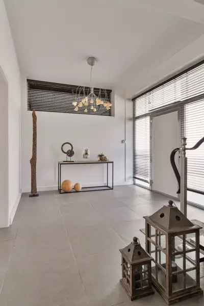 Bel-etage woning met magazijn te koop Wakken