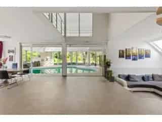 Villa te koop Brasschaat Ruime woning met binnenzwembad