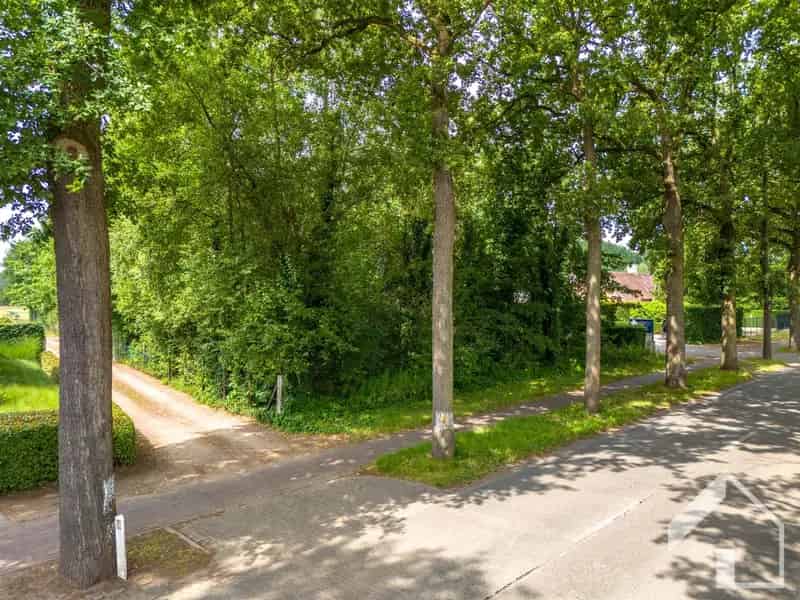 Ruime Bouwgrond 2060m² Halle - Open Bebouwing