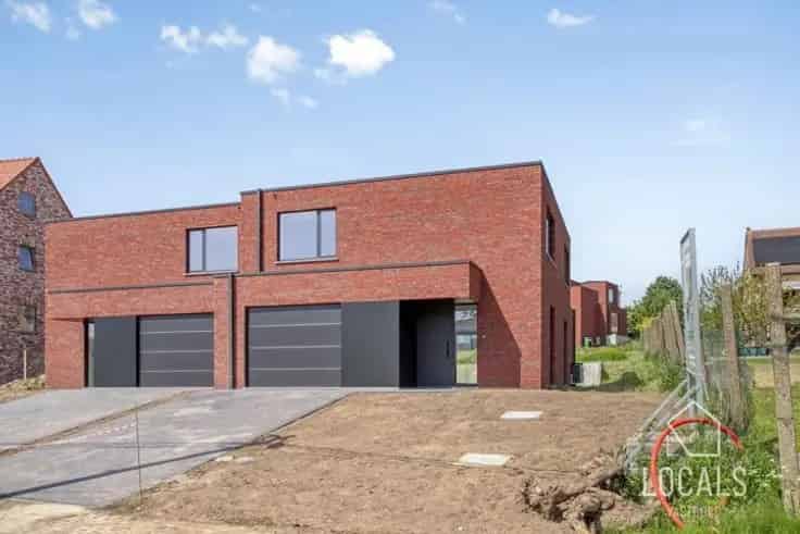 Huis Te Koop: Ruime HOB 3 slaapkamers, Garage, Tuin