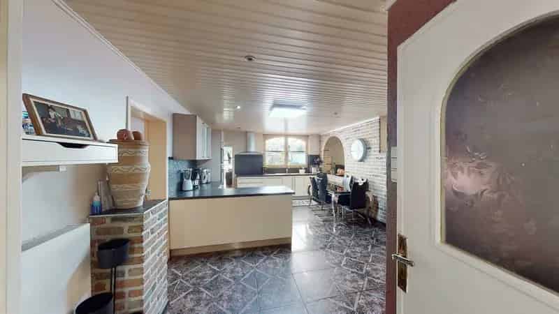 Zeer ruime woning 5 slaapkamers nabij ziekenhuis