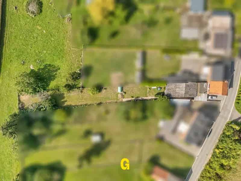 Te renoveren halfopen woning op mooi perceel van 10a 67ca op rustige, groene locatie in Vliermaal