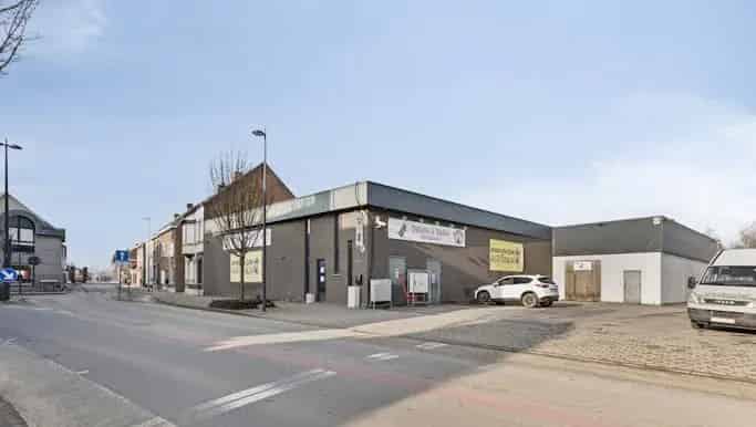 Handelspand te huur Bavikhove 780m²