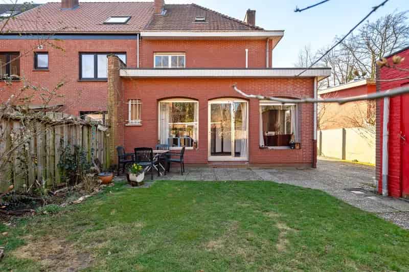 5 Slaapkamers Kapellen - Gezinswoning met Garage en Tuin