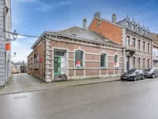 Handelspand te Koop Neufchateau - Ruime Winkelruimte met Parkeerplaatsen