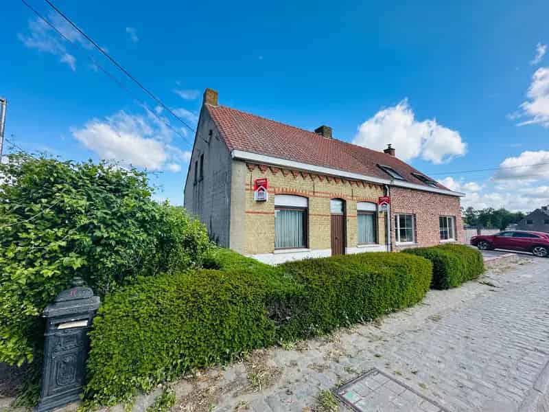 Halfopen Woning te Koop Westrozebeke Grote Tuin Renovatieproject