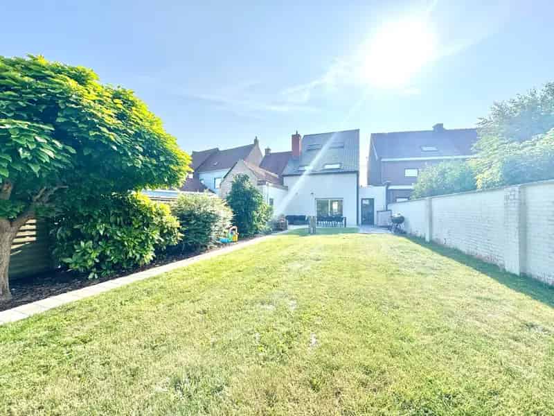 Woning 4 Kamers Tuin Carport 433m²